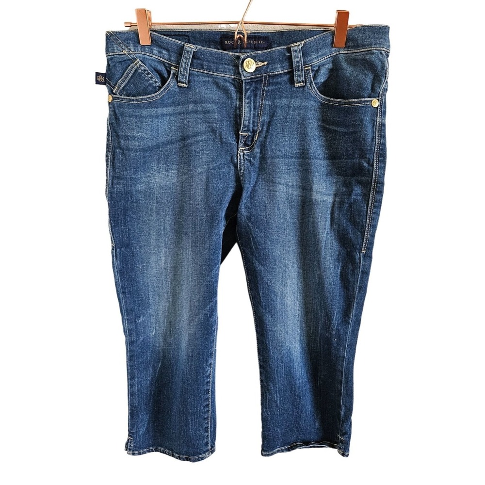 Rock & Republic Roskilde Size 12 Stretch Denim Capri Medium Wash Rhinestone Logo